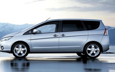 Купить Mitsubishi Space Star: надежный авто для любого путешествия
